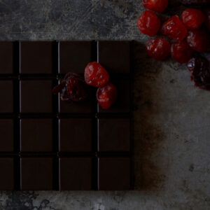 Темный шоколад на меду «Вишня и клюква»